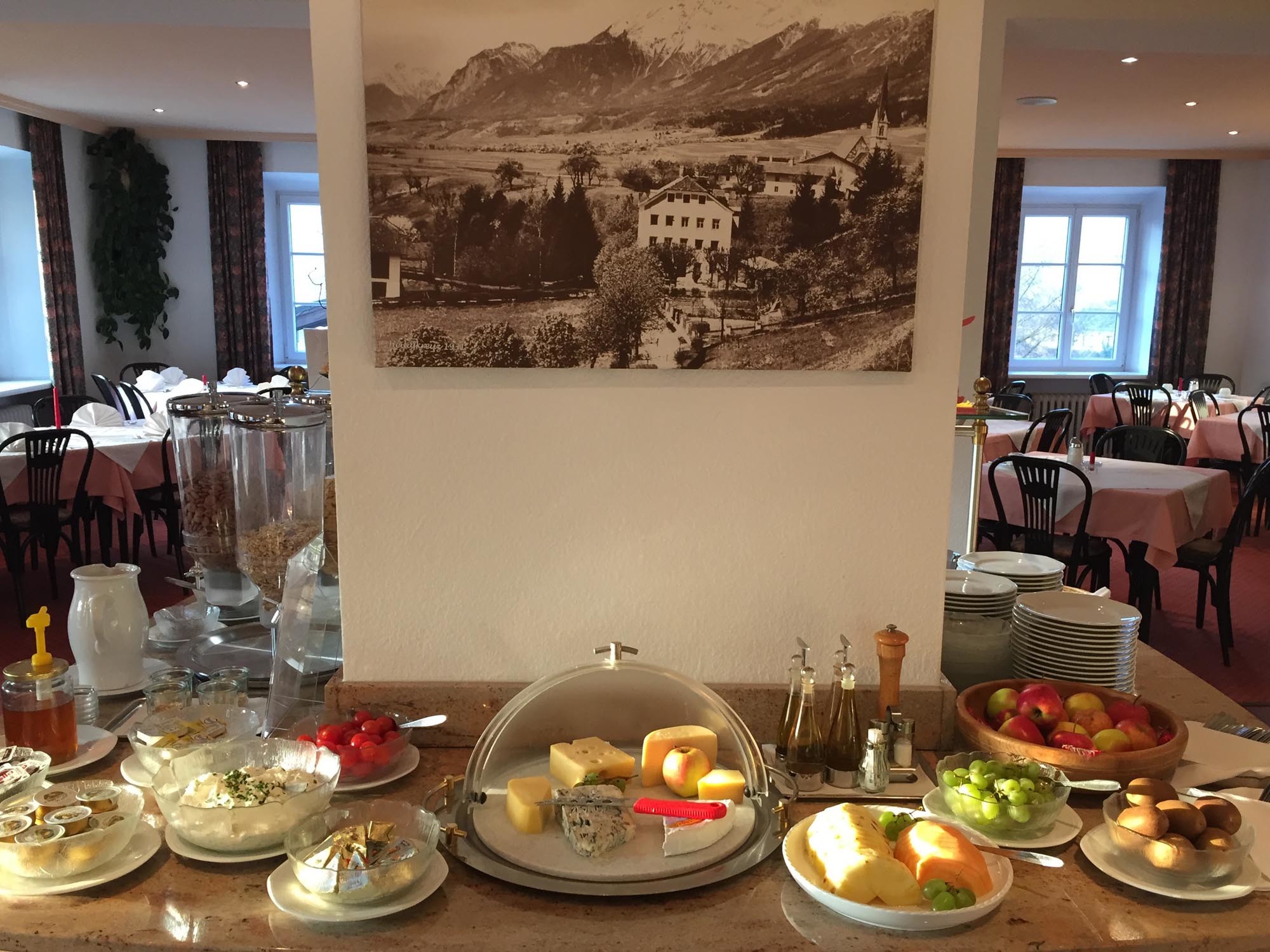 exzellentes Frühstück vom Buffet - Hotel Heiligkreuz in Hall bei Innsbruck