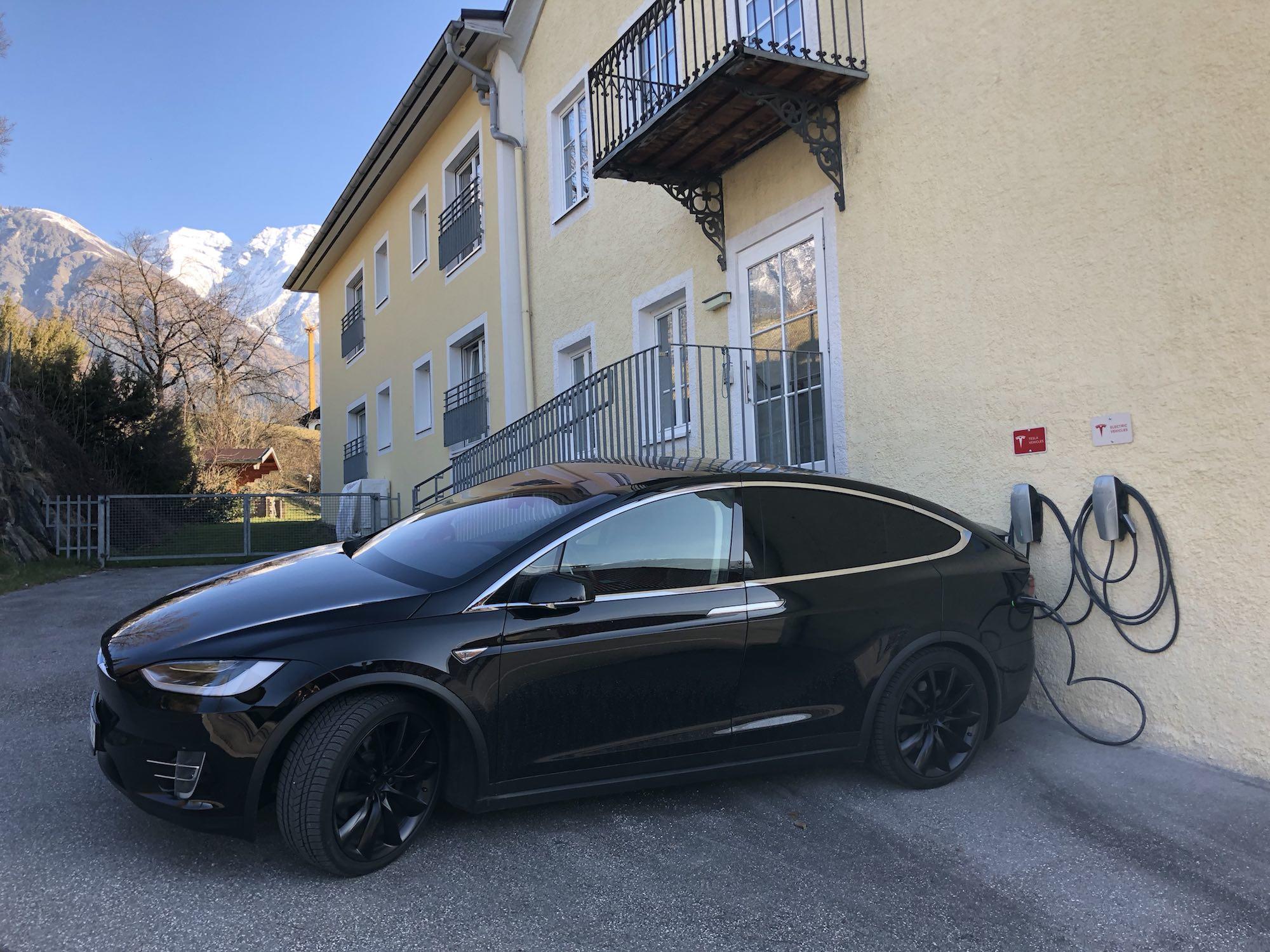 Ladestation Typ2 Tesla im Austria Classic Hotel Heiligkreuz in Hall bei Innsbruck