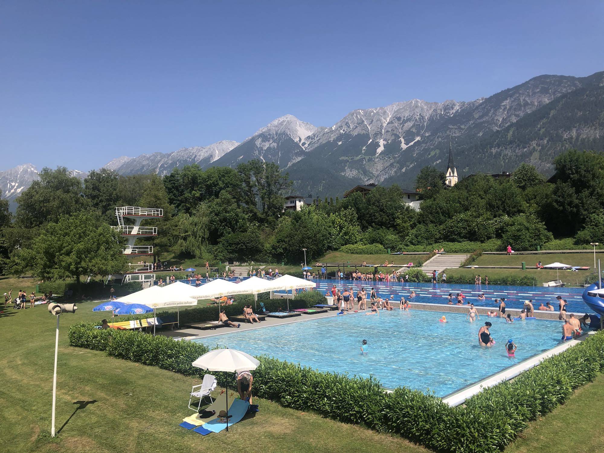 Freischwimmbad Hall in Tirol - Hotel Heiligkreuz